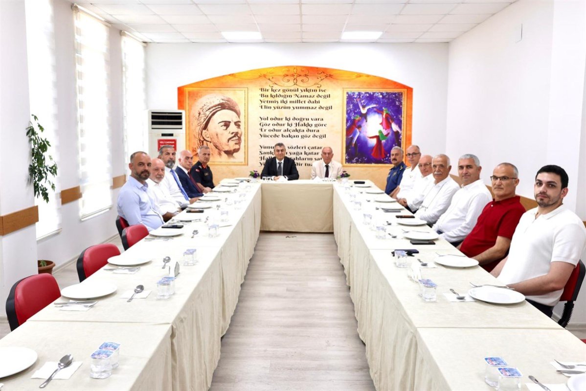 Mersin Valisi Atilla Toros Cemevi ve Alevi Kültür Derneğini Ziyaret Etti