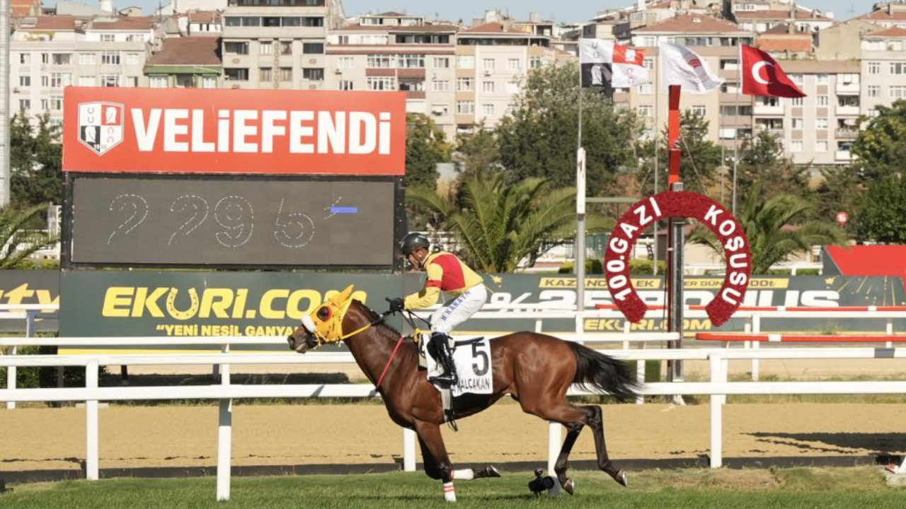 100. Gazi Koşusu'nu Halis Karataş'ın jokeyliğinde Bay Nalçakan kazandı