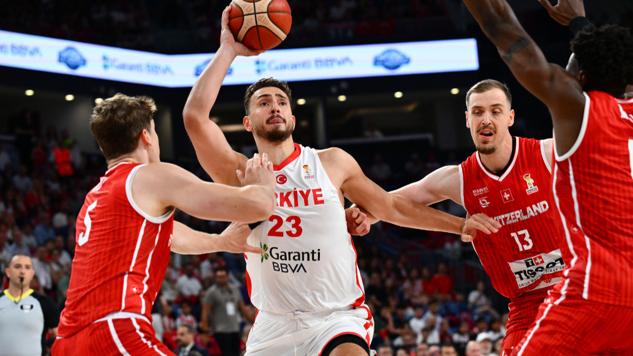 12 Dev Adam namağlup lider! İsviçre'yi 95-72 mağlup etti
