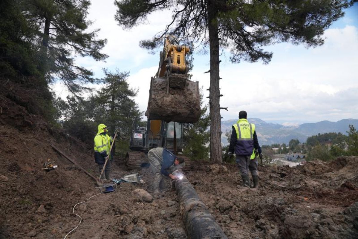 MESKİ'den Ayvagediği'nde Meydana Gelen Heyelan Sonrası Zarar Gören İçme Suyu Hattına Anında Müdahale