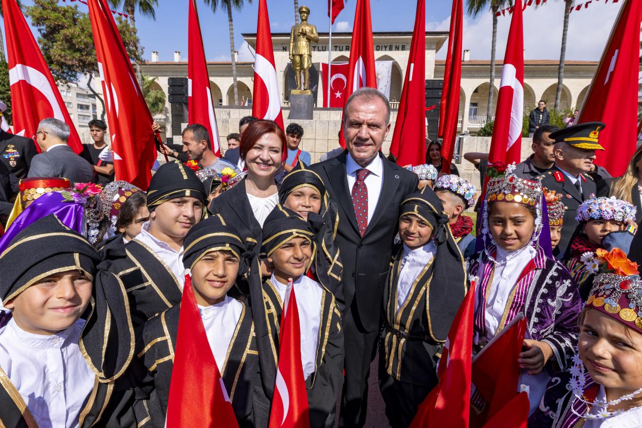 Mersin’de 23 Nisan Coşkusu Çocuklarla Zirveye Taştı