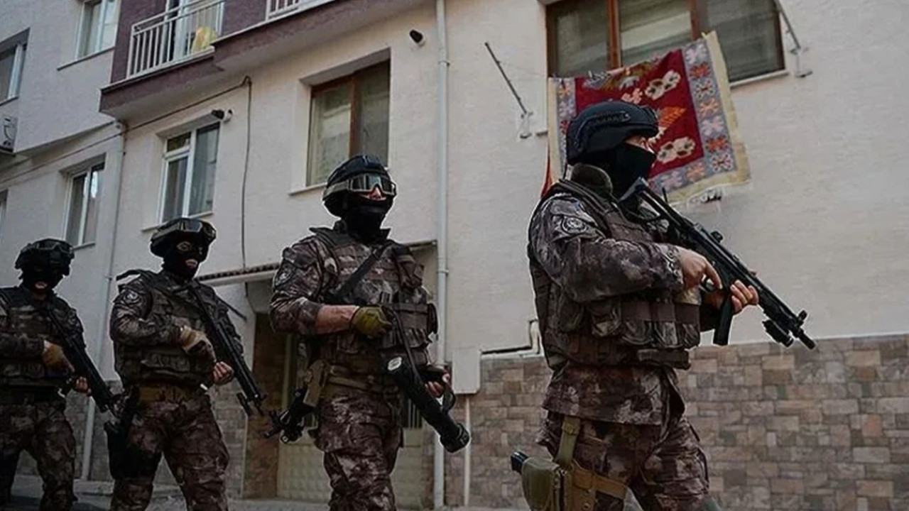 30 ilde dev DEAŞ operasyonu! 104 şüpheli eş zamanlı baskınlarla gözaltına alındı
