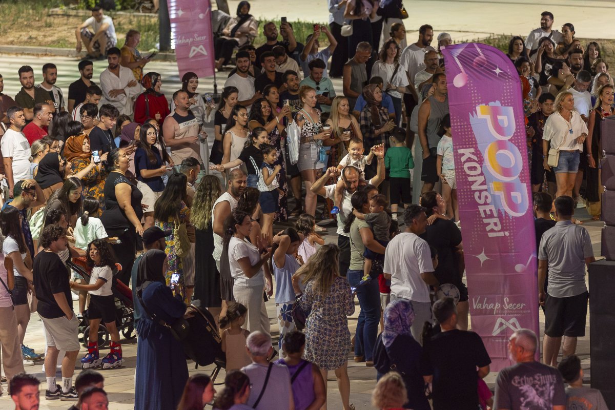 Büyükşehir’in Sanatçıları Yayladan Sahile Mersin’in Her Yerinde