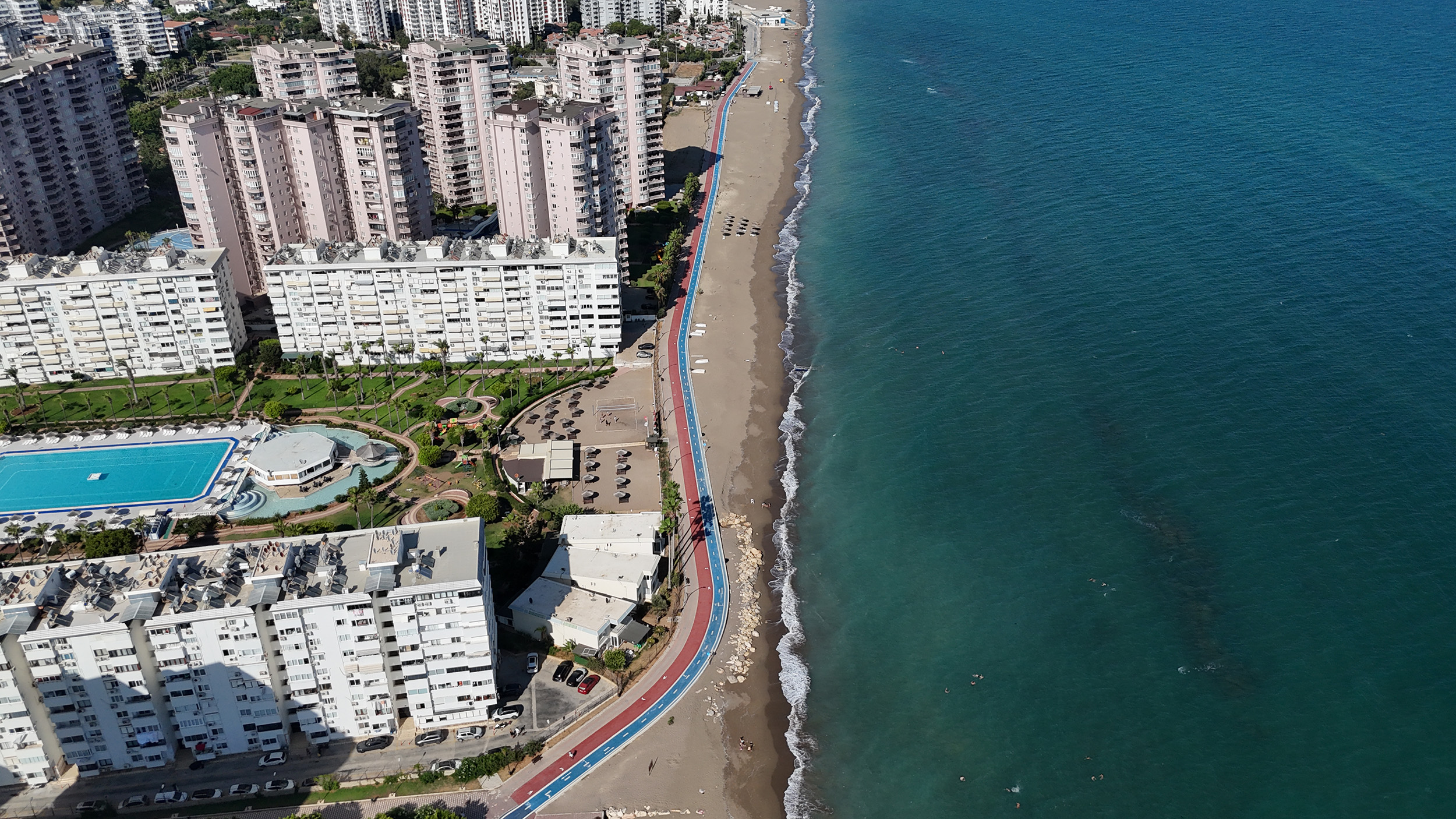 Soli Pompeiopolis Beach’in Yürüyüş Güzergâhı Büyükşehir’le Yenilendi