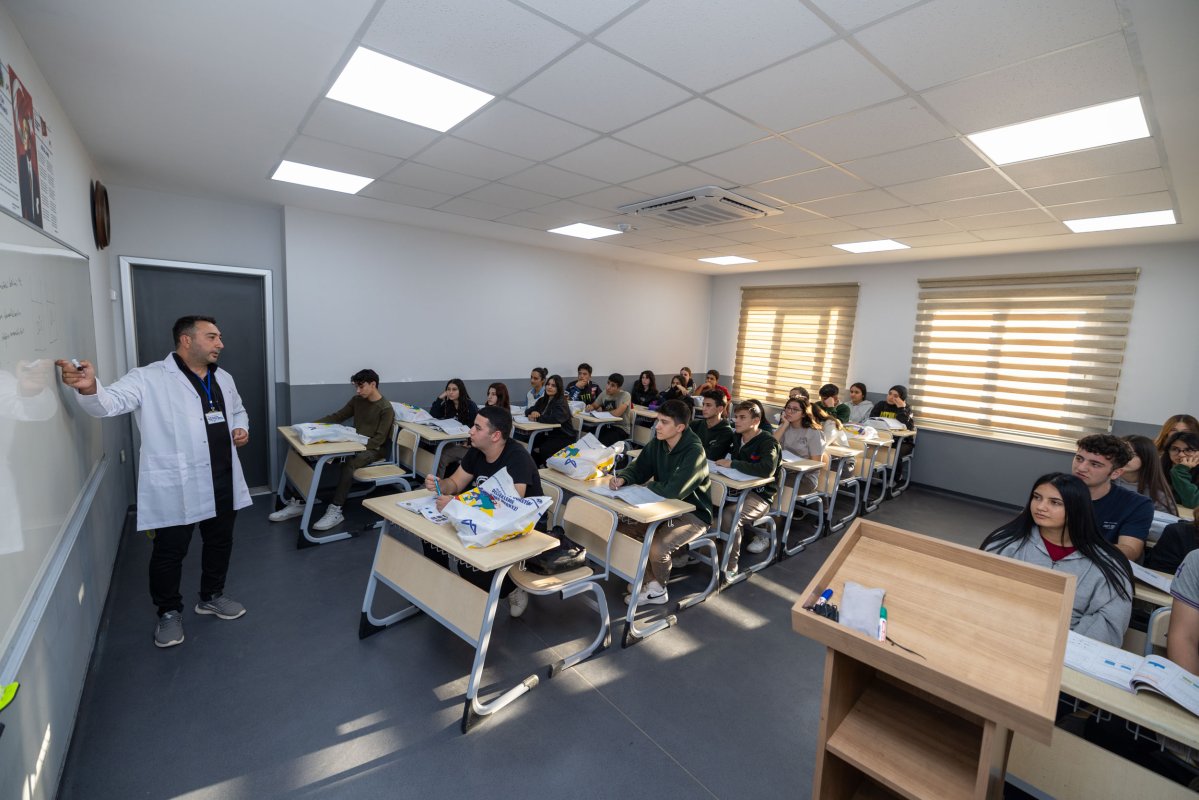 Mersin Büyükşehir'in Ücretsiz LGS ve YKS Hazırlık Kursları İçin Ön Kayıtlar Sürüyor