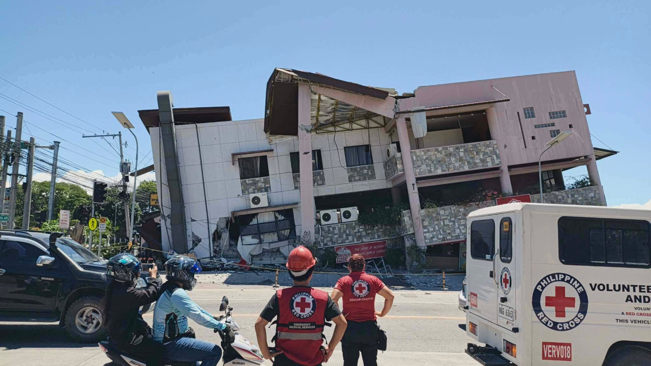 7,8 büyüklüğünde deprem! Sarsıntının ardından peş peşe uyarılar geldi