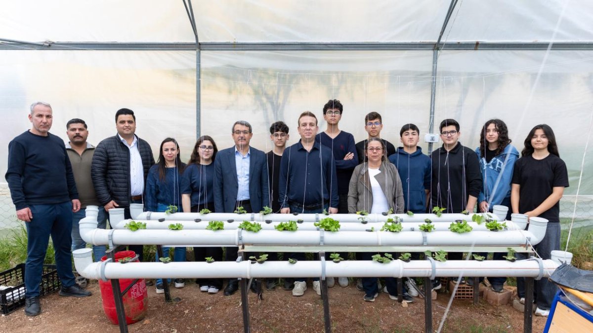 Mersin Yenişehir Belediyesi ve Yahya Akel Fen Lisesi İşbirliğiyle Her Evde Sebze Üretimi