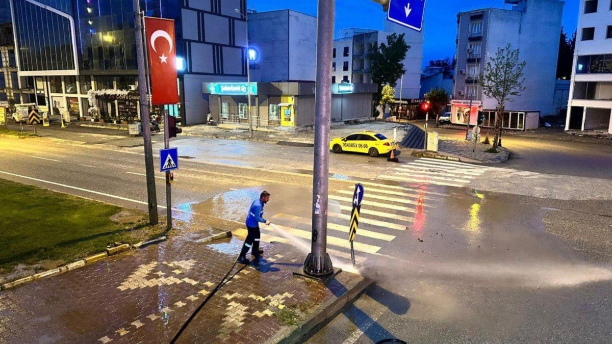 Adıyaman’da yağış sonrası gece boyu temizlik seferberliği  - Videolu Haber