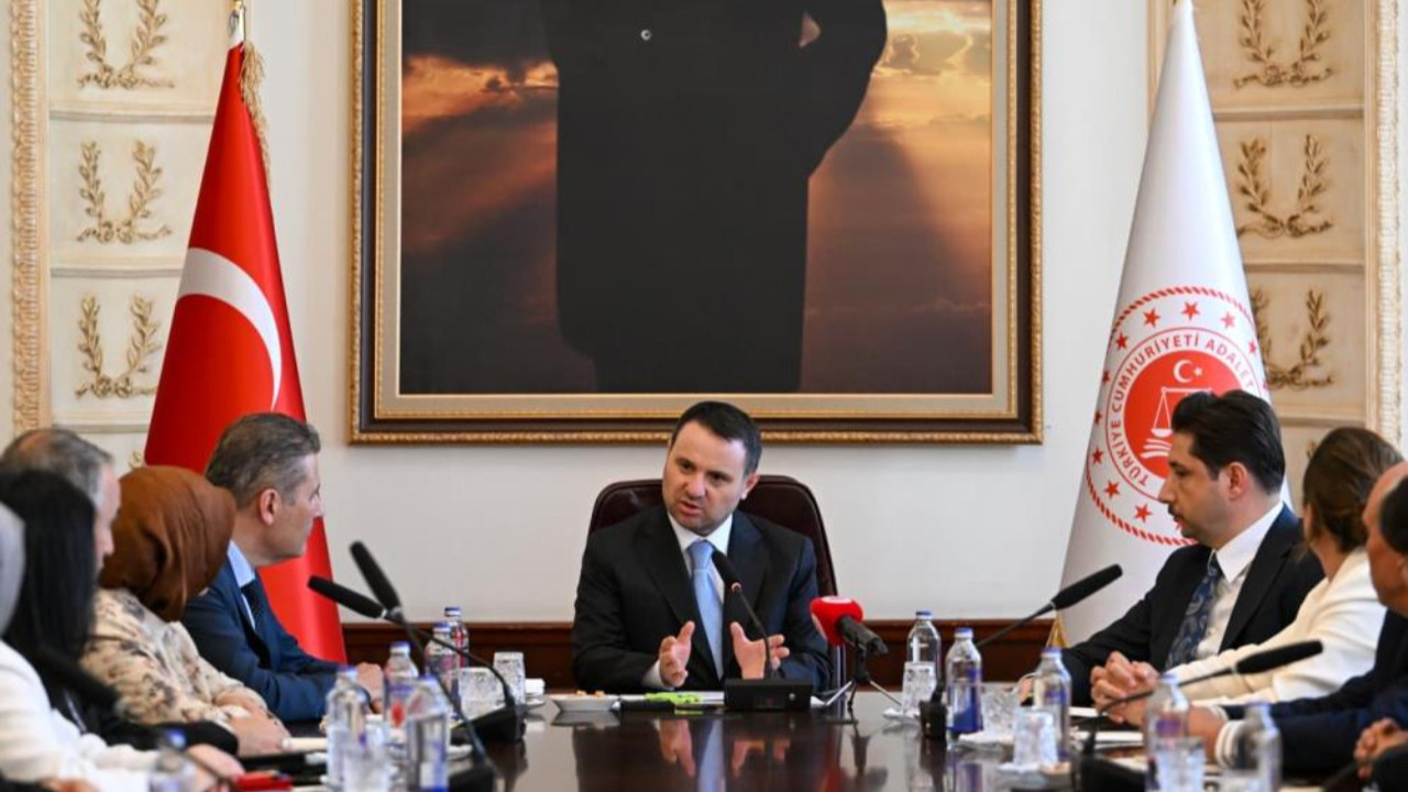 Akın Gürlek'ten uyuşturucu mesajı: Gençleri bu tehlikeden uzak tutmalıyız.