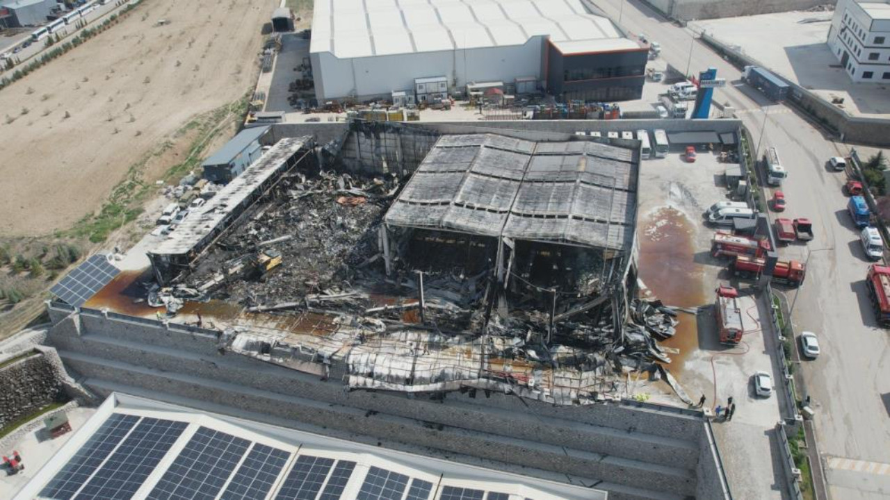Ankara'da gece yarısı faciası! İlaç fabrikası küle döndü, hasarın boyutu havadan görüntülendi...