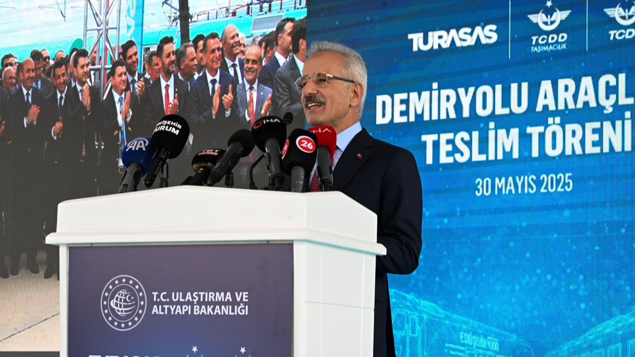 Bakan Uraloğlu duyurdu: Türkiye'nin ilk yerli lokomotifi Tanzanya'ya ihraç edilecek
