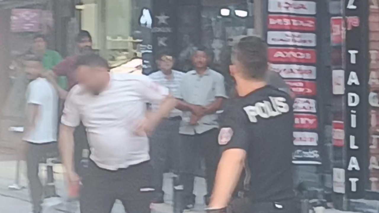 Bıçaklar ve satırlar havada uçuştu! Mahalle savaş alanına döndü