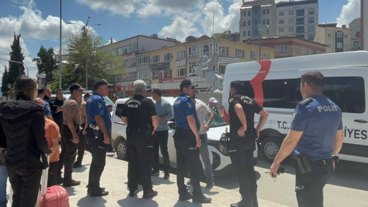 Bilecik'te kadın cinayetini polis engelledi: Eşine bıçak çeken şahıs sınır dışı edildi
