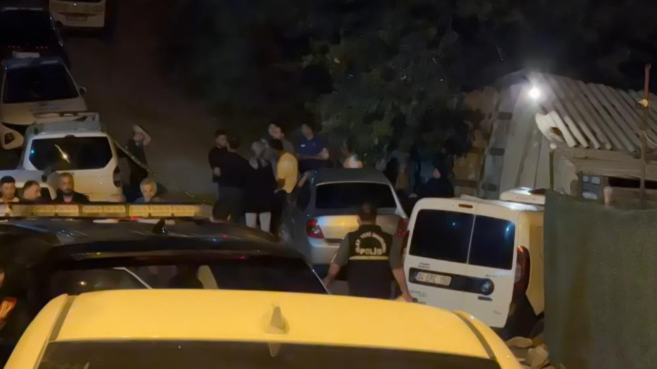 Boşandığı eşine ve oğluna kurşun yağdırdı! Bir çocuk kanepenin arkasına saklanarak kurtuldu