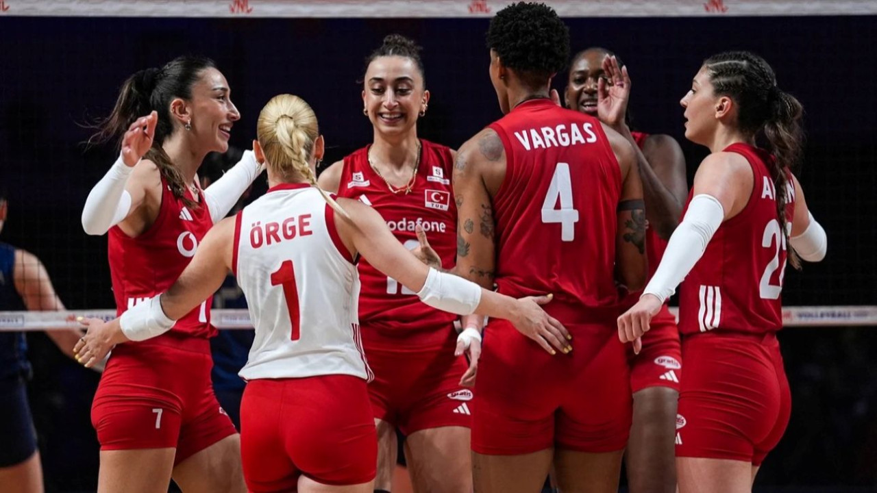 Brezilya'yı devirdik, tarih yazdık! Filenin Sultanları 2. Kez VNL Şampiyonu Oldu!