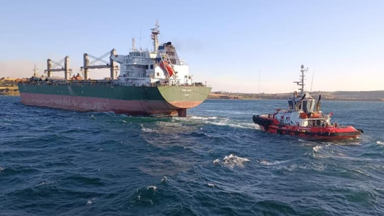 Çanakkale Boğazı'nda yük gemisi karaya oturdu: Trafik çift yönlü askıya alındı