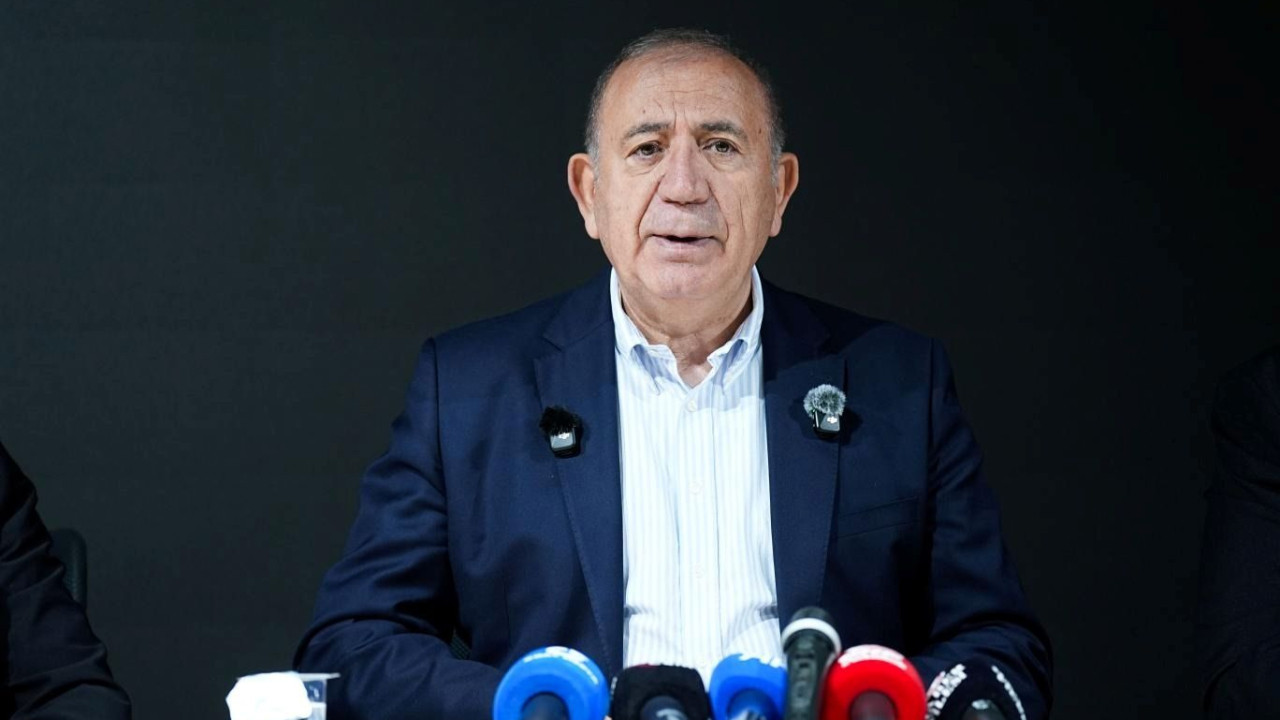 CHP İstanbul İl Başkanı Gürsel Tekin, partideki "paralı figüran" tartışmalarına ilişkin sert açıklamalarda bulundu.