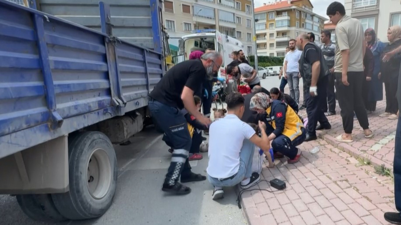 Elektrikli bisiklete çarpıp metrelerce sürükledi! 3'ü çocuk 4 yaralı