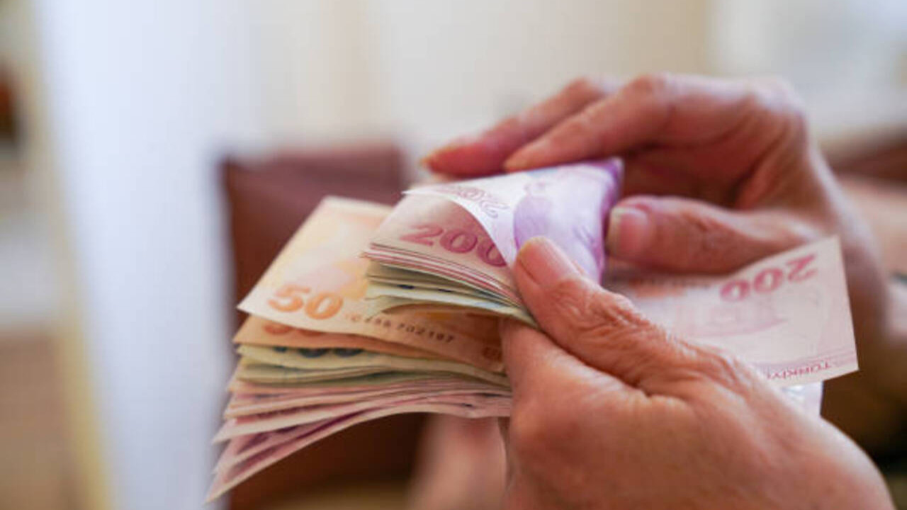 Emeklinin cebi bayram edecek mi? Mart ayı enflasyon tahminleri ve 3 aylık zam farkı belli oluyor
