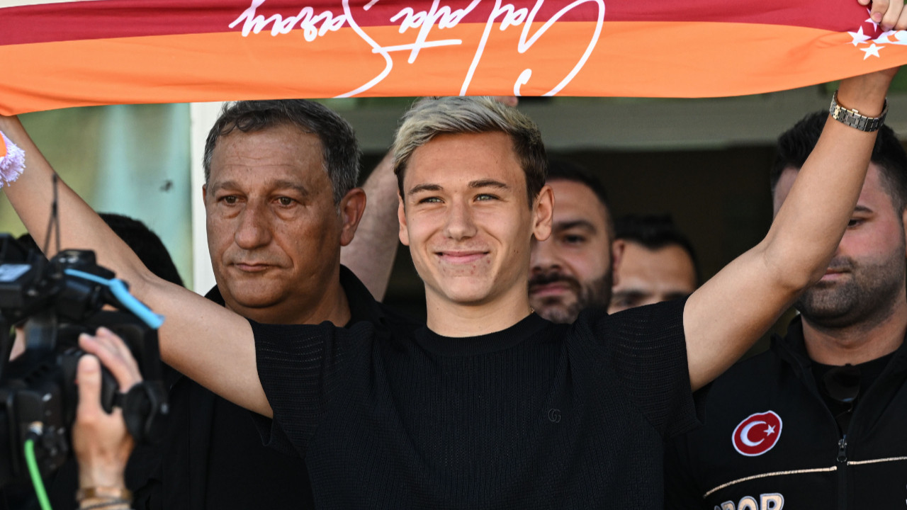 Galatasaray'dan transfer hamlesi! Aleksey Batrakov İstanbul'a geldi