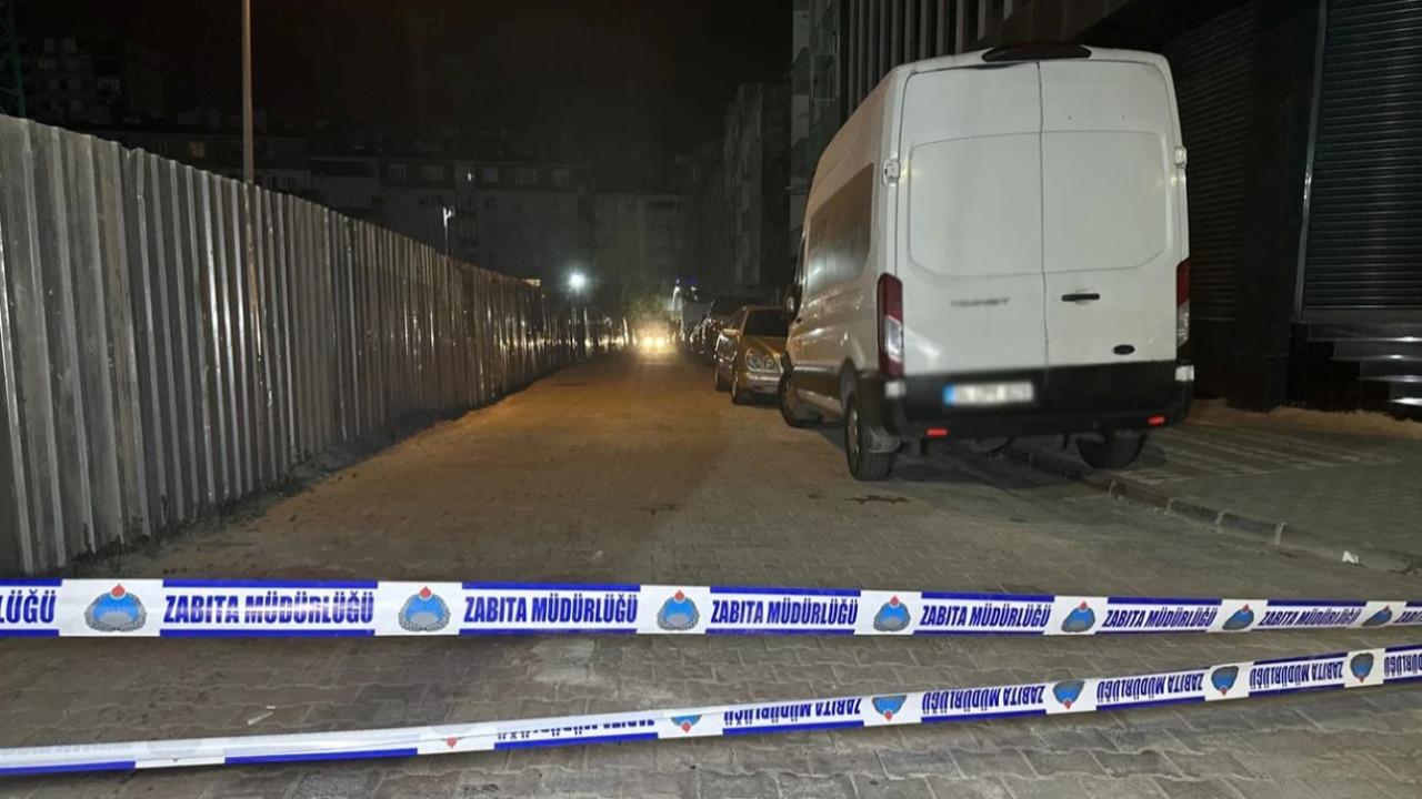 Gece yarısı korkutan anlar: Sokakta derin çatlaklar oluştu! Polis ve zabıta alarma geçti