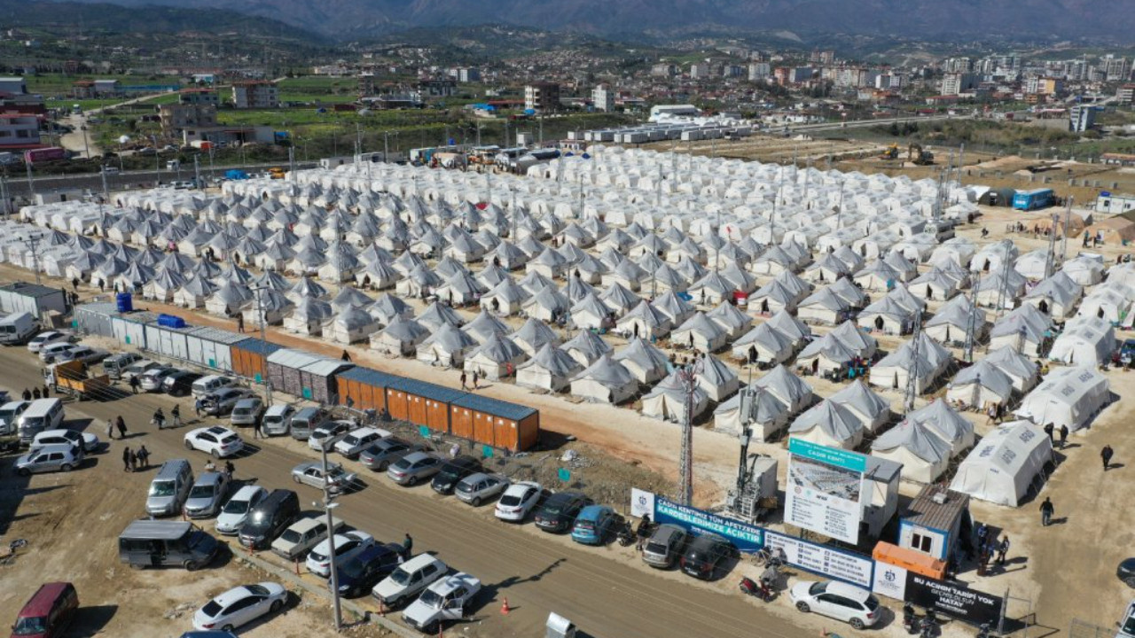 Hatay'da konteyner kentler boşaltılıyor! Depremzedeler: Konutlarda eksikler var bize süre verilsin