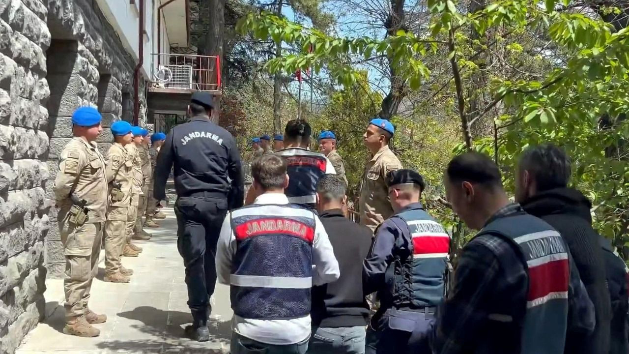 Hesaplarından tam 4 Milyar 800 Milyon TL geçti! Jandarma ve MASAK'tan 34 ilde siber operasyon