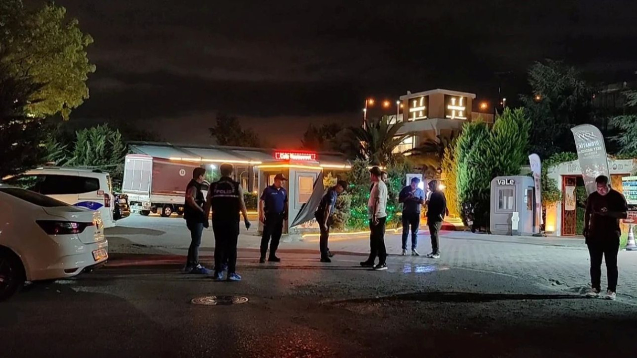 İstanbul'da kafede oyun oynayan müşteriye kurşun yağmuru!