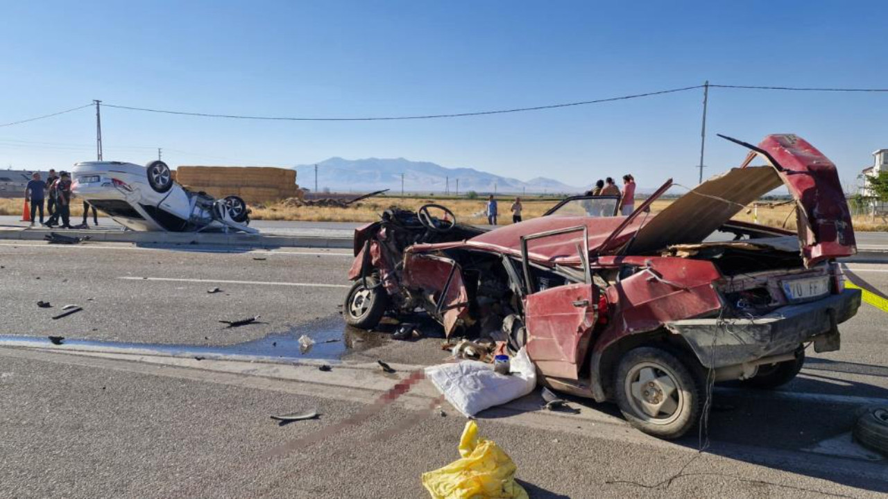Karaman’da feci kaza! U dönüşü yapan otomobile çarptı, sürücünün ayağı koptu