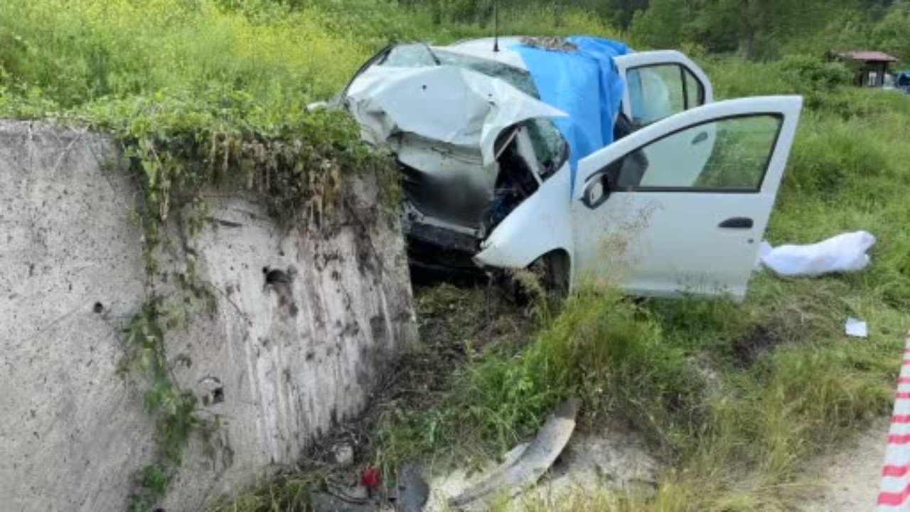Kastamonu'da feci kaza: Otomobil istinat duvarına çarptı: 3 ölü, 1 ağır yaralı