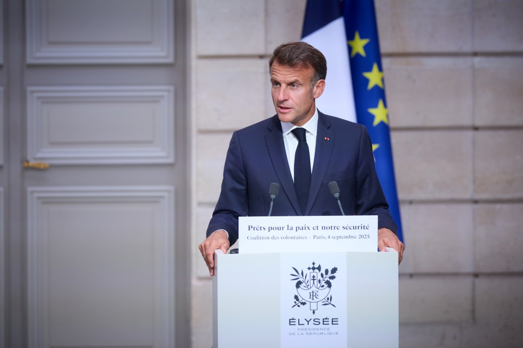 Macron: Fransa yeniden sanayileşme sürecinde ilerliyor