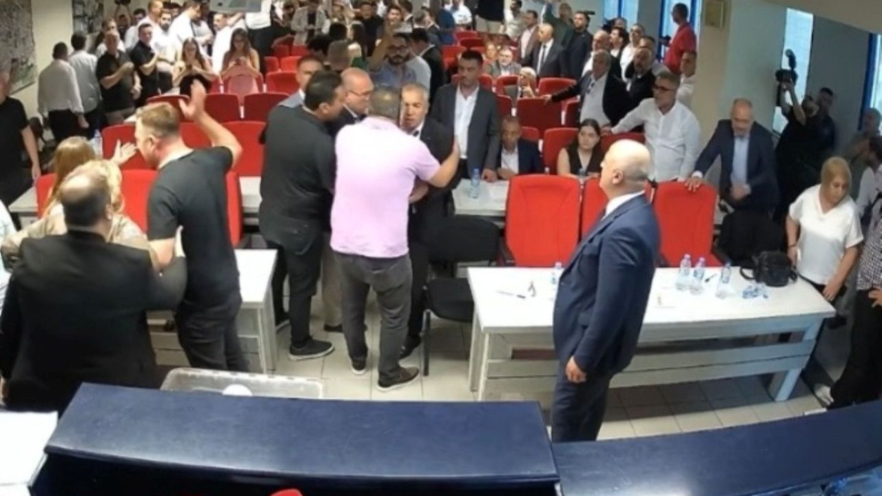 Menderes'te başkanvekilliği seçimi karıştı: 3 geçersiz oy salonu savaş alanına çevirdi!