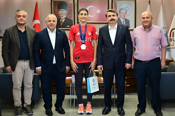 Milli Tekvandocu Hatice Kübra İlgün’den Kazakistan’da çifte madalya başarısı