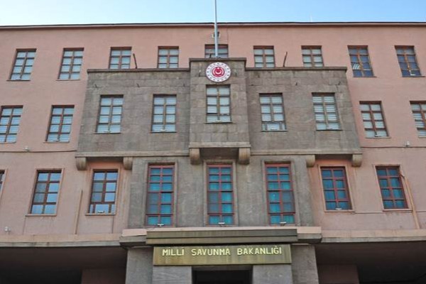 MSB'den haftalık bilgilendirme: 3 PKK'lı terörist teslim oldu, hudutta 404 kişi yakalandı