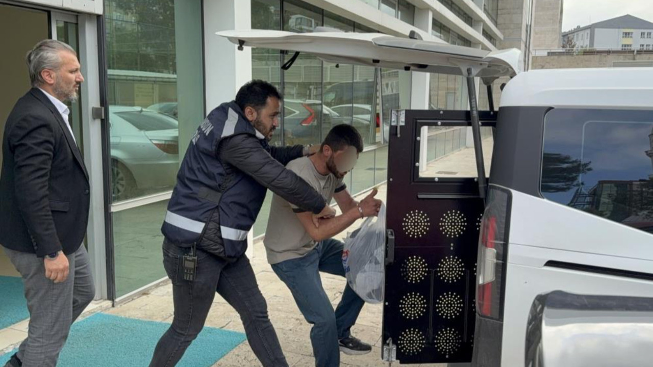Pes dedirten olay! Sokak ortasında önce annesini darp etti, sonra polise saldırdı