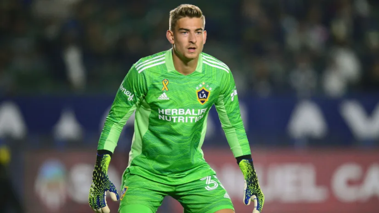 Rakibiyle çarpışan kaleci Jonathan Klinsmann'ın boyun omuru kırıldı