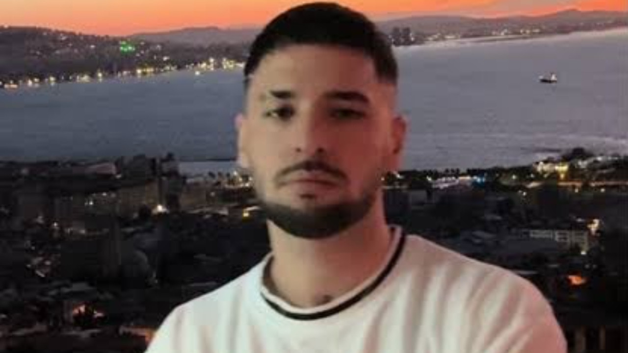 Sahnede polis baskını! Kırmızı bültenli firarilere şarkı yazan rapçi tutuklandı
