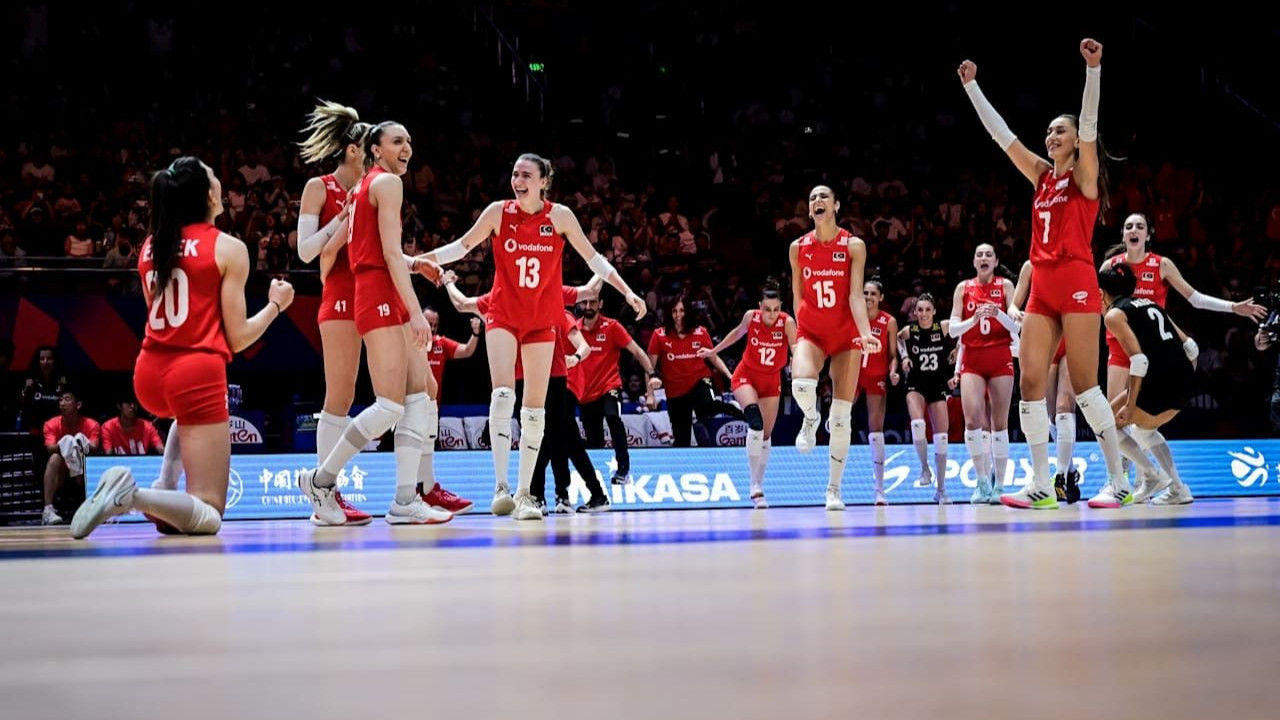 VNL'de Türkiye rüzgarı! Sultanlar Polonya'yı adeta ezdi
